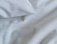 Bio-Bettwäsche mit feinen Streifen aus Bio-Baumwolle von Cotonea Stoff in Nahaufnahme