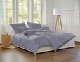 Satin-Bettwäsche aus Bio-Baumwolle von Cotonea im Schlafzimmer in Platin Grau