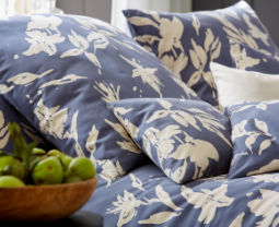 Hochwertige Bettwäsche von Cotonea mit Ornament Muster in Blau und Natur