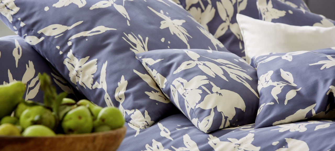 Inspirationen Bettwäsche mit Blumen in Blau für das Schlafzimmer von Cotonea
