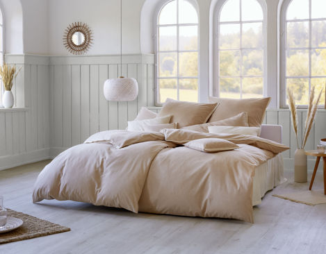 Bio-Bettwäsche Chambray mit farbig gewachsener Bio-Baumwolle von Cotonea im Schlafzimmer