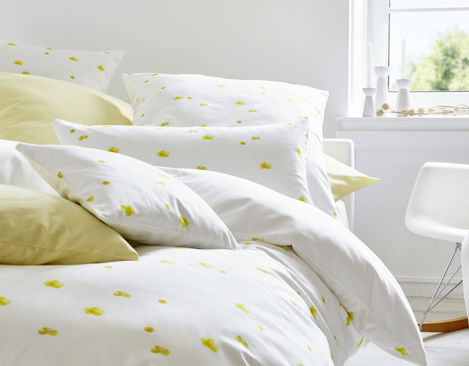 Kissenbezüge der Satin Bio-Bettwäsche mit gelben Butterblumen
