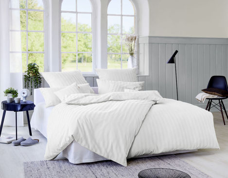Cotonea Bettwäsche Uni Satin aus Bio-Baumwolle mit Streifenmuster in Weiß ohne optische Aufheller