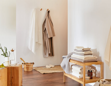 Bio Badwäsche mit Handtüchern und Bademänteln aus reiner Bio Baumwolle von Cotonea