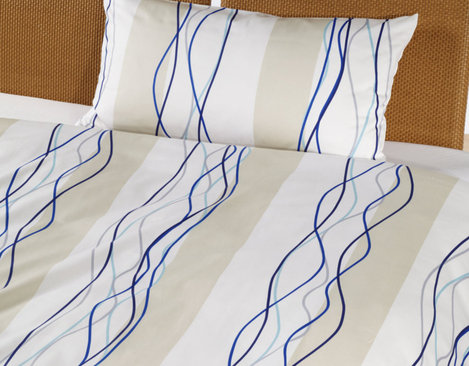 Garnitur Bio Bettwäsche Swing mit blauen Streifen und Wellenlinien