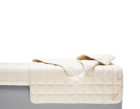 Unterbett aus Bio-Baumwolle Schutz für die Matratze auf Bett gelegt