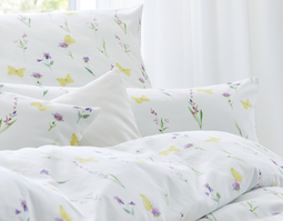 Nahaufnahme Bio Satin Bettwäsche Wiesenglück von Cotonea