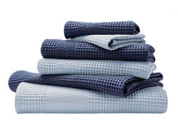 Waffelpikee Handtuch Set aus Bio-Baumwolle von Cotonea in Hellblau und Steinblau