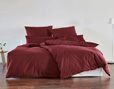 Bio-Bettwäsche aus Edel-Linon für das Schlafzimmer in Granat Rot von Cotonea