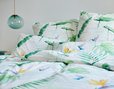 Bio Satin Bettwäsche mit tropischem Muster im Schlafzimmer