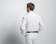 Herren Business Hem mit Kentkragen aus Bio Baumwolle in Weiß Model Rückenansicht