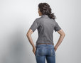 Bluse mit kurzen Armen und klassischem Schnitt getragen von Model Rückenansicht Schiefer Grau