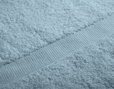 Nahaufnahme Frottier Waschhandschuhe aus Bio Baumwolle in Hellblau