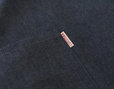 Bio Kochschürze aus Bio Baumwoll Denim in Jeansblau Detail Vordertasche von Cotonea 