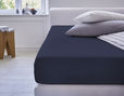 Doppel-Jersey Spannbettlaken aus Bio-Baumwolle in Azurblau im Schlafzimmer