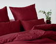 Bett mit Bio Edel Biber Bettwäsche in Burgund von Cotonea