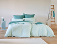 Edel-Biber Wendebettwäsche aus Bio-Baumwolle von Cotonea im Schlafzimmer in Aqua und Arktik
