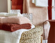 Frottier-Handtücher von Cotonea aus Bio-Baumwolle in Weiß Rouge und Ziegel