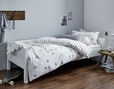 Jugendzimmer mit Bio-Bettwäsche aus Bio-Baumwollsatin mit Tupfen und Streifen