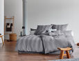Satin Bettwäsche von Cotonea mit Webstreifen im Schlafzimmer in Platin Grau