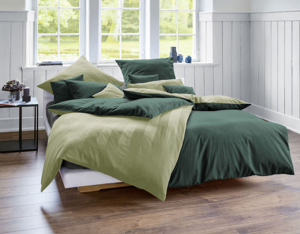 Wendebettwäsche in Moos und Pinien Grün aus Bio-Baumwolle von Cotonea aus Satin und Edel-Biber 
